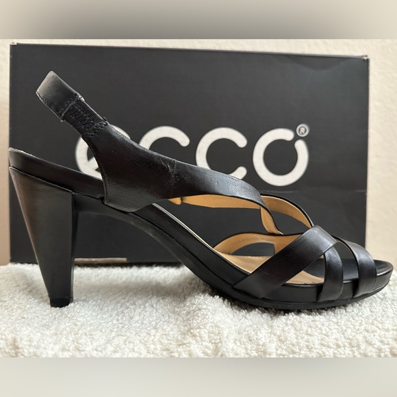 Ecco Calvi Strappy Sandal - Picture 3 of 4